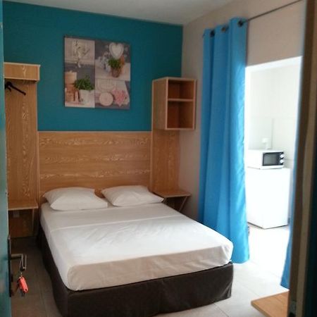 L'Annexe 66 , Saint Denis Centre Ville , A 200 M De La Rue Pietonne , Du Petit Marche Et Du Leader Price , Sur Une Rue Calme, Parking Gratuit Sur La Rue Room photo